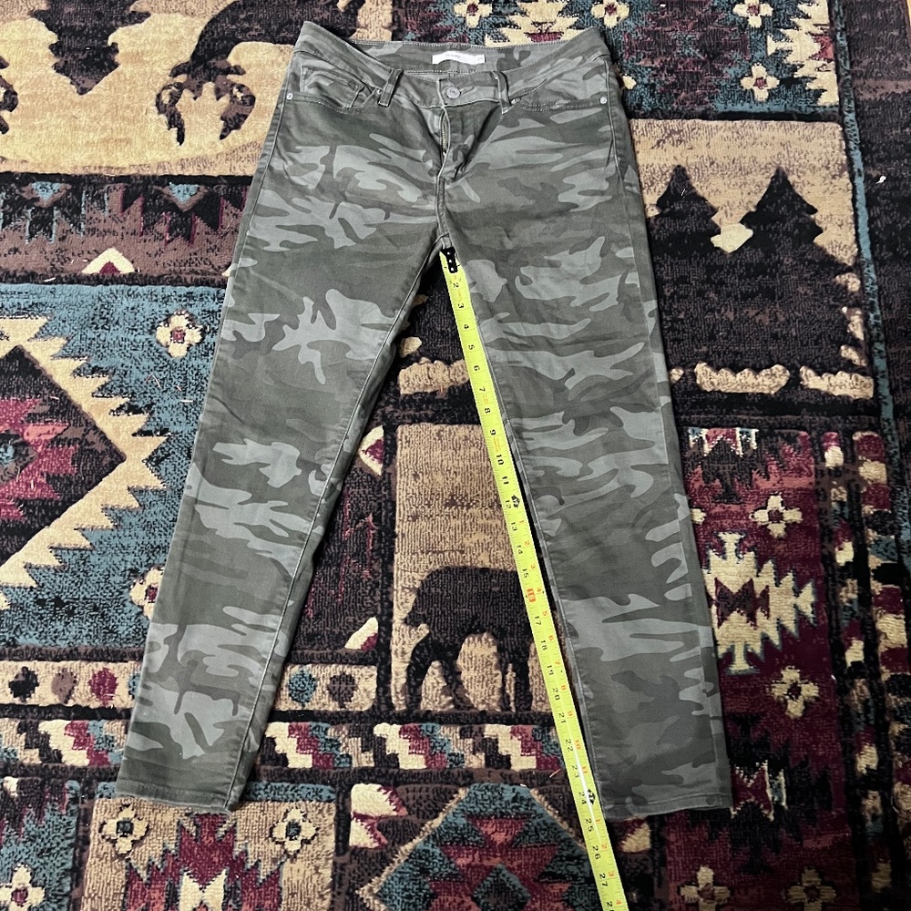 Levi’s camo 711 skinny jean.